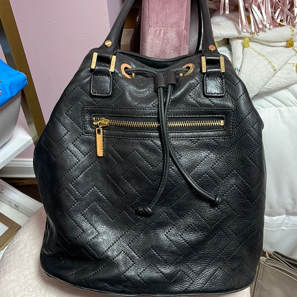 TORY BURCH LEATHER BUCKET BAG